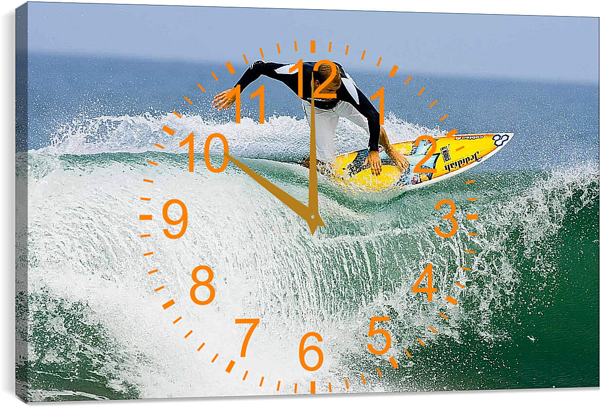 Часы картина - Сёрфингист пытается удержаться на доске