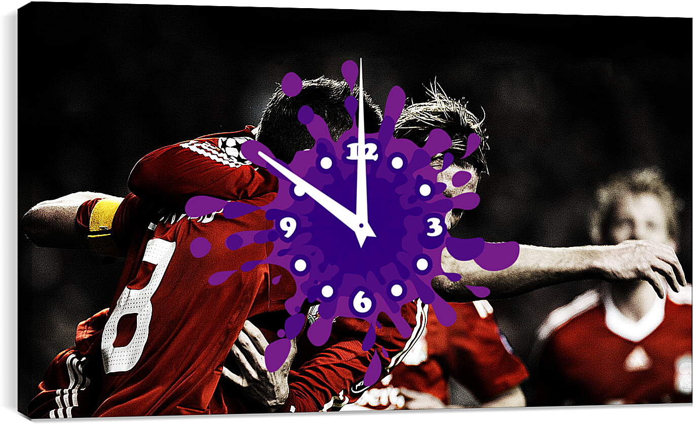 Часы картина - Игроки Ливерпуля в объятиях Стивена Джеррарда