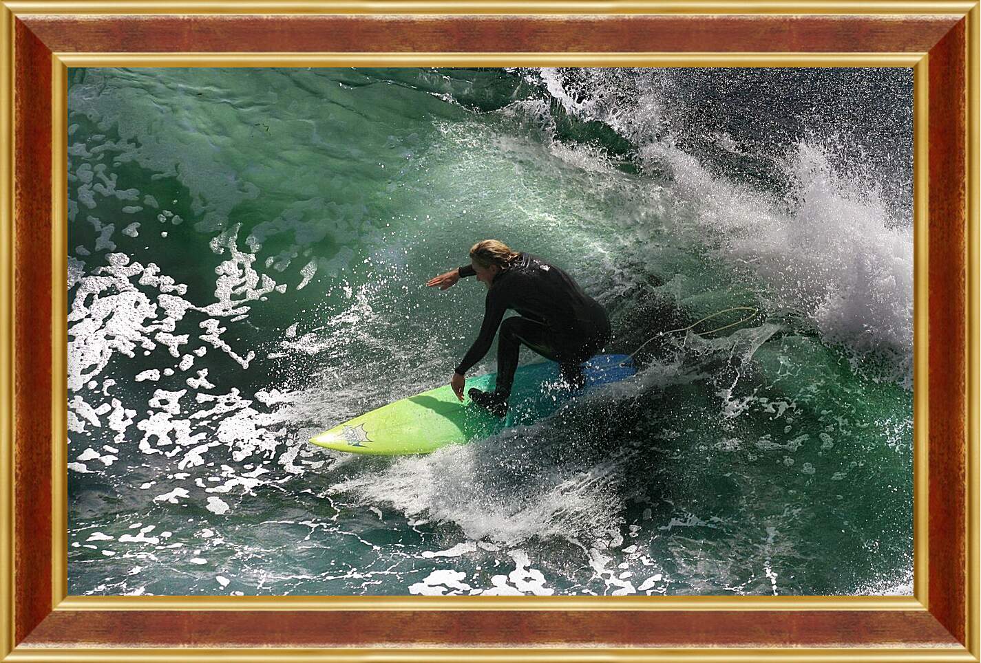 Картина в раме - Сёрфингист в комбинезоне