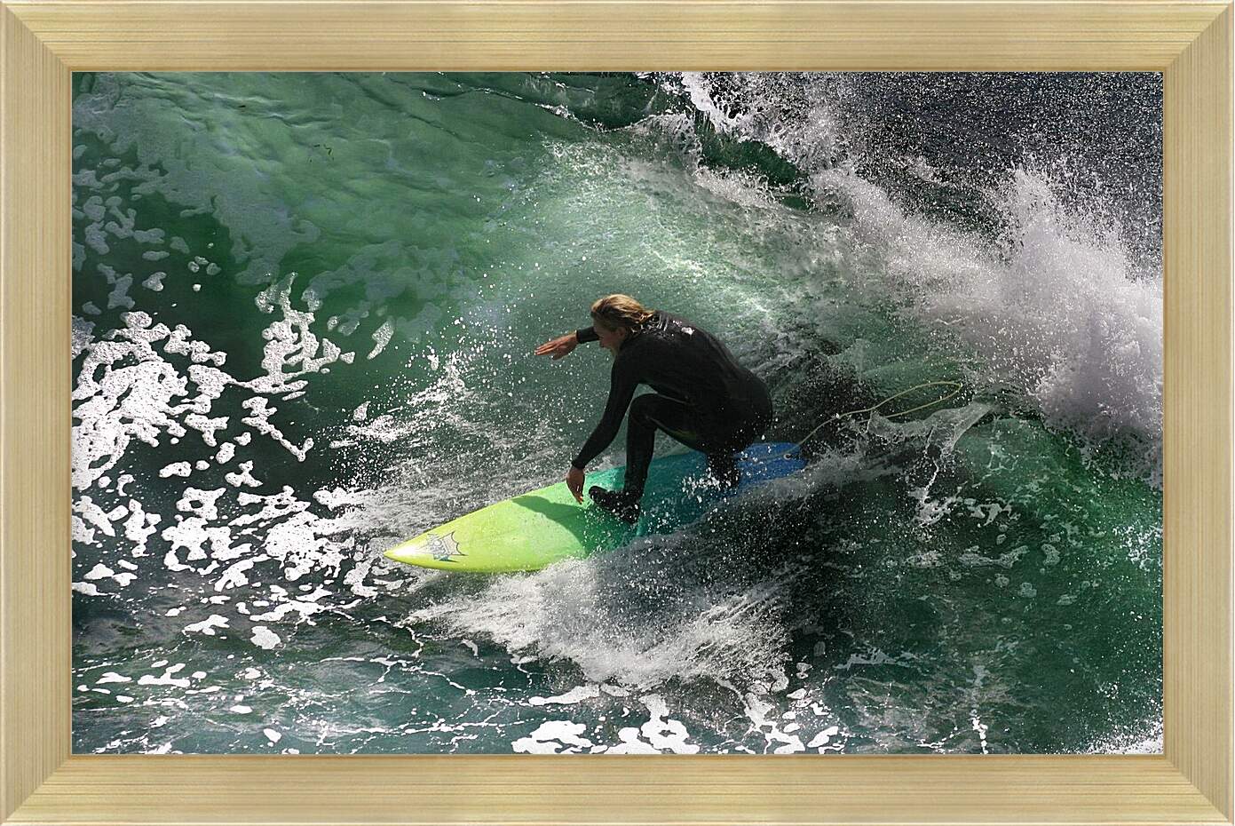 Картина в раме - Сёрфингист в комбинезоне