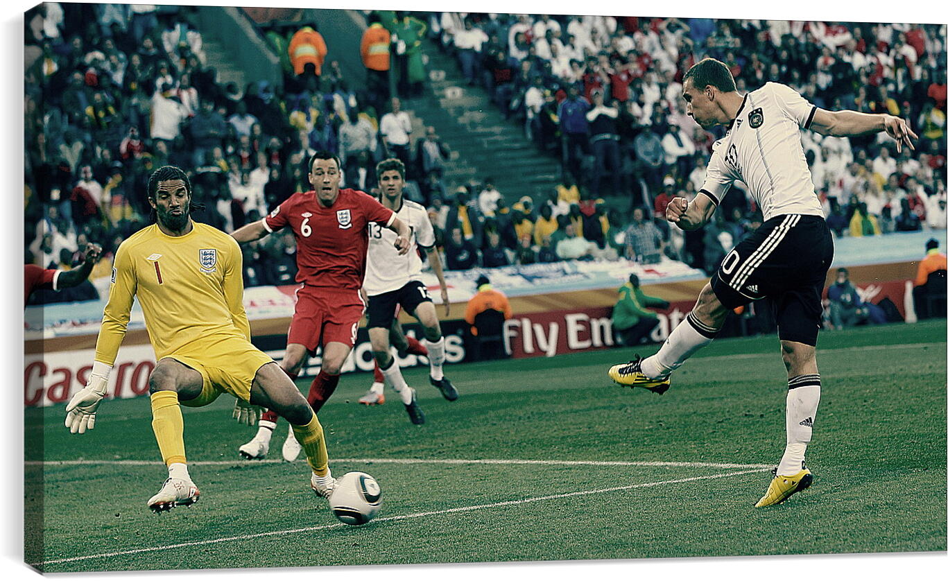 Постер и плакат - Лукас Подольски бьёт по воротам сборной Англии