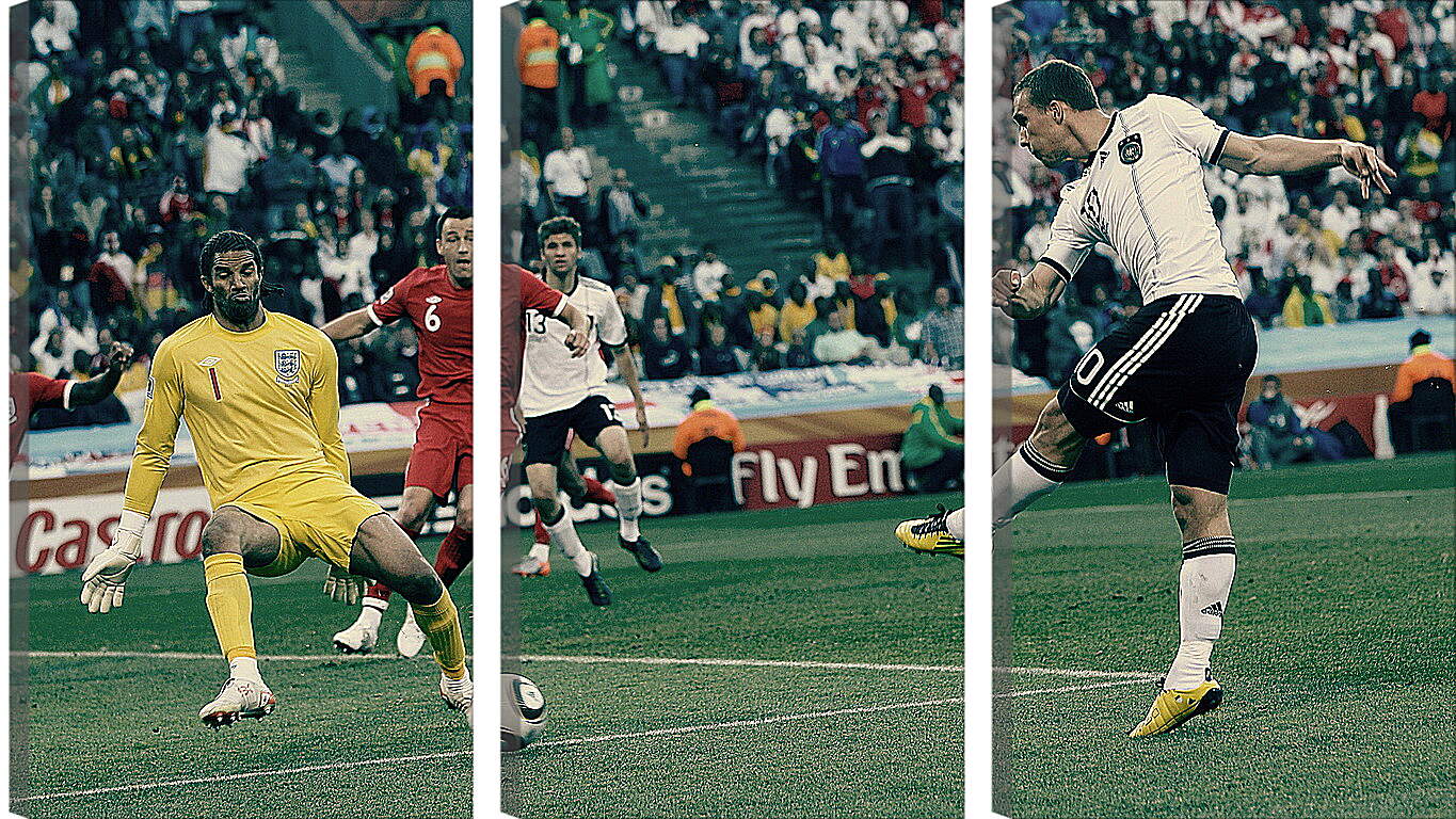 Модульная картина - Лукас Подольски бьёт по воротам сборной Англии