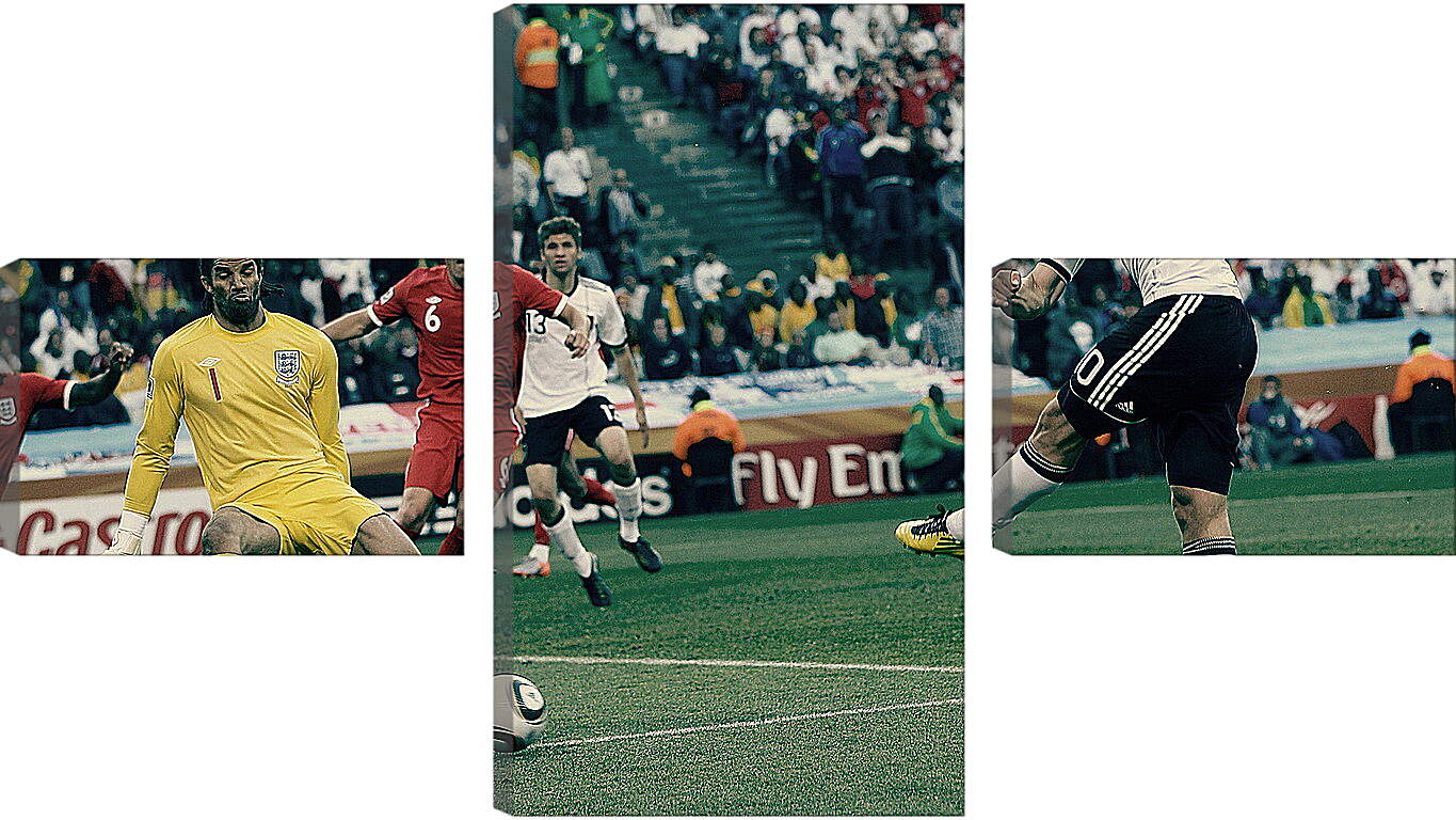 Модульная картина - Лукас Подольски бьёт по воротам сборной Англии