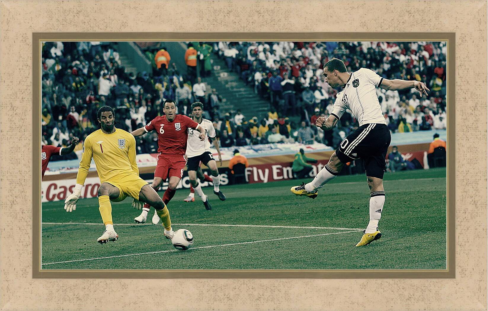 Картина в раме - Лукас Подольски бьёт по воротам сборной Англии