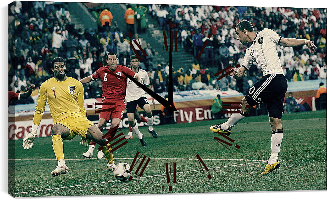 Часы картина - Лукас Подольски бьёт по воротам сборной Англии