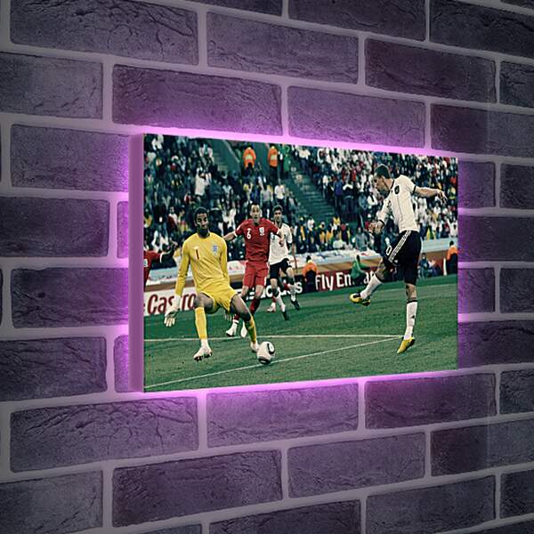 Лайтбокс световая панель - Лукас Подольски бьёт по воротам сборной Англии
