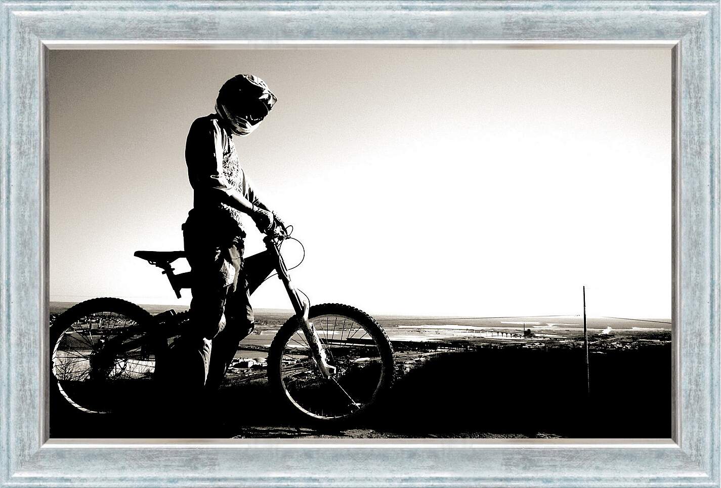Картина в раме - Велосипедист в шлеме