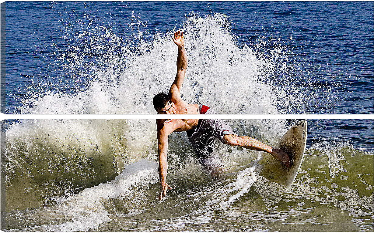 Модульная картина - Падающий в воду сёрфингист