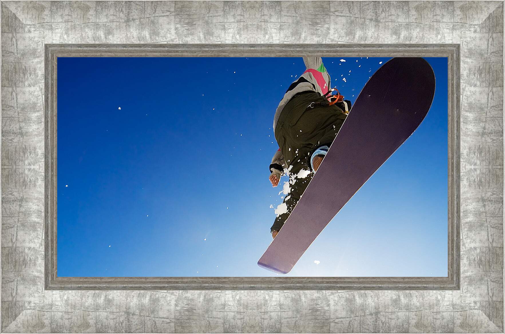 Картина в раме - Прыжок сноубордиста на фоне чистого неба