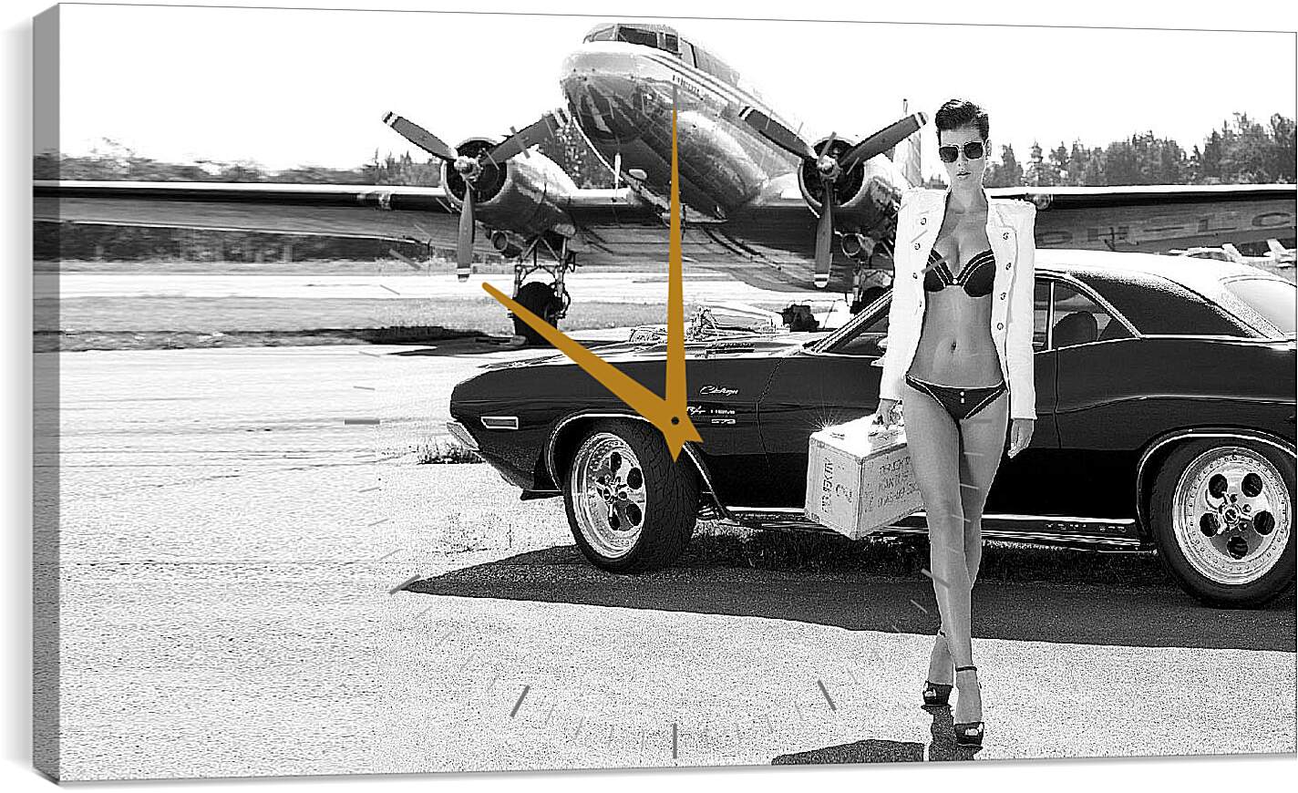 Часы картина - Девушка, авто и самолет