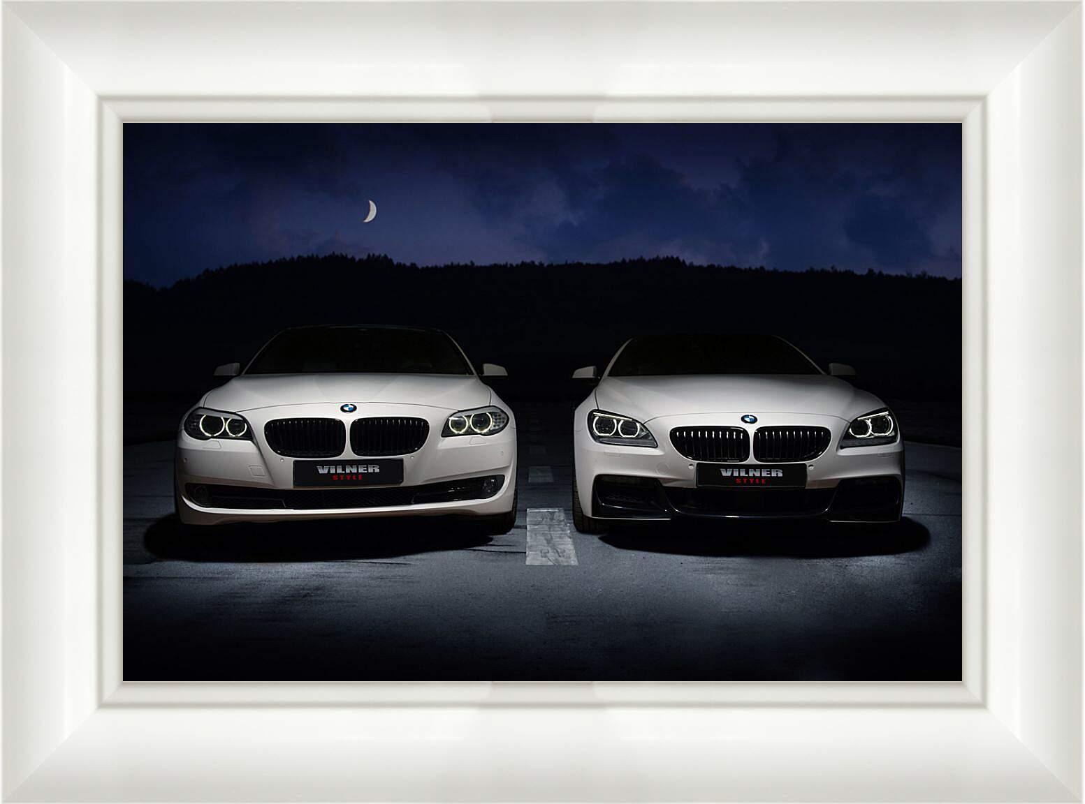 Картина в раме - Две BMW