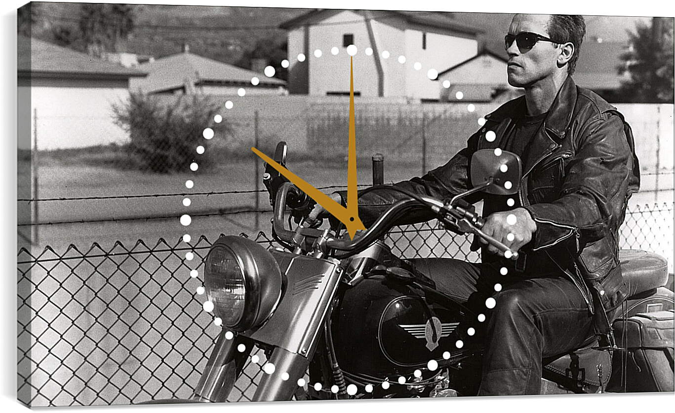 Часы картина - Арнольд Шварценеггер на мотоцикле. Терминатор 2