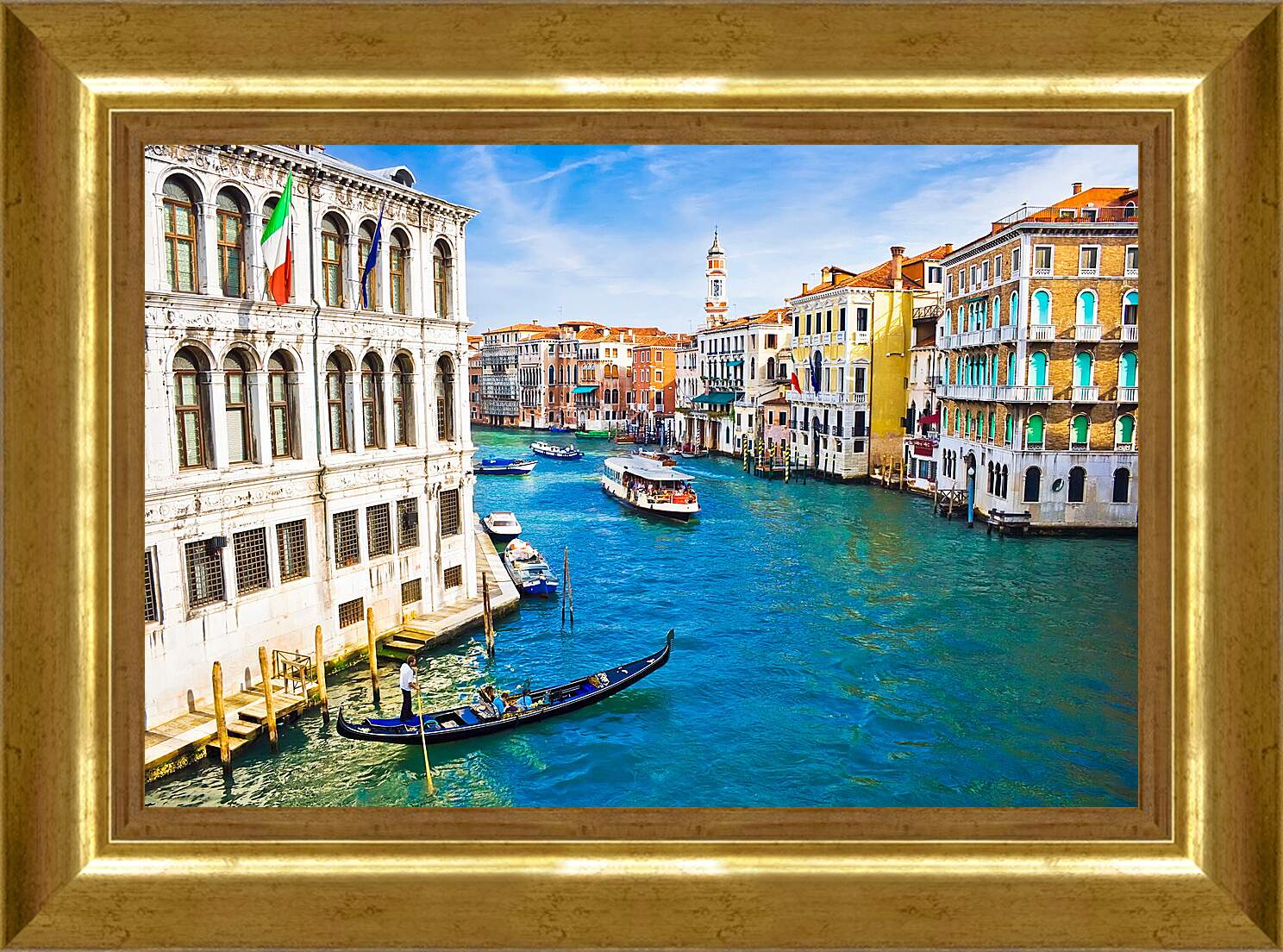 Картина в раме - Флаг над водами Венеции