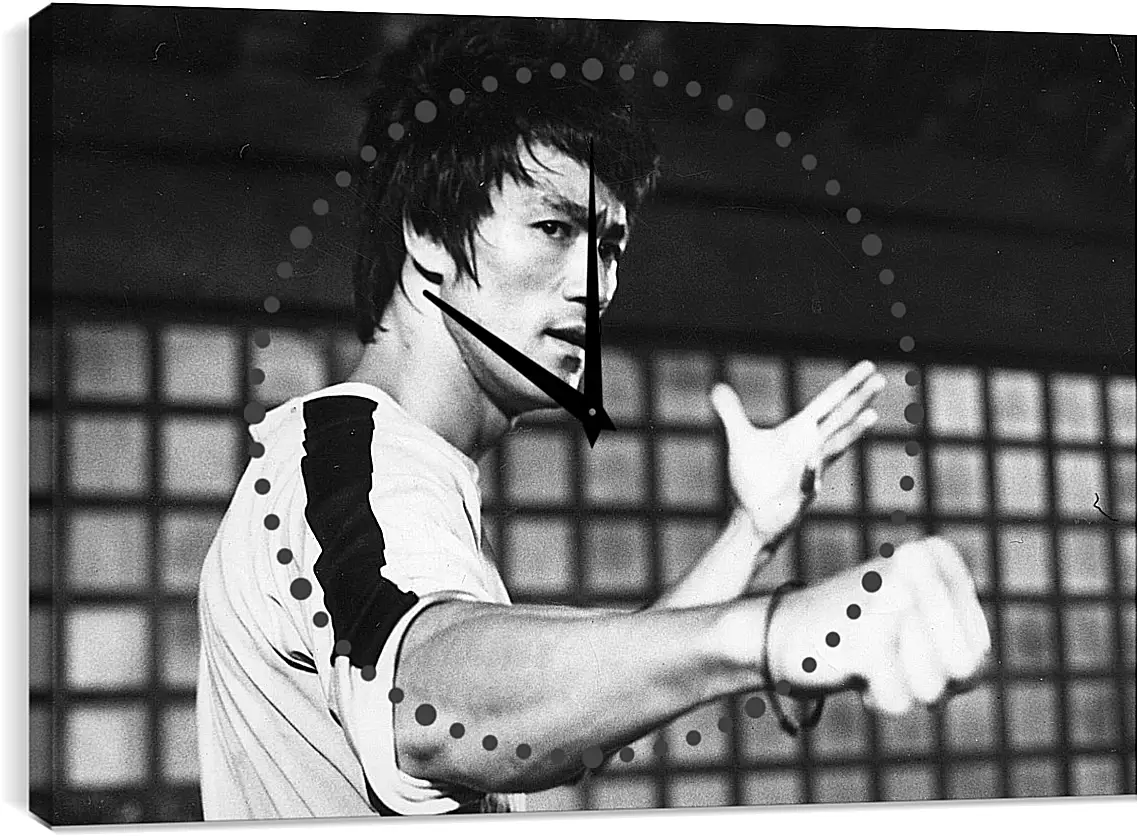 Песни брюса. Seiko Bruce Lee. Брюс ли в Риме. Брюс ли с повязкой на голове.