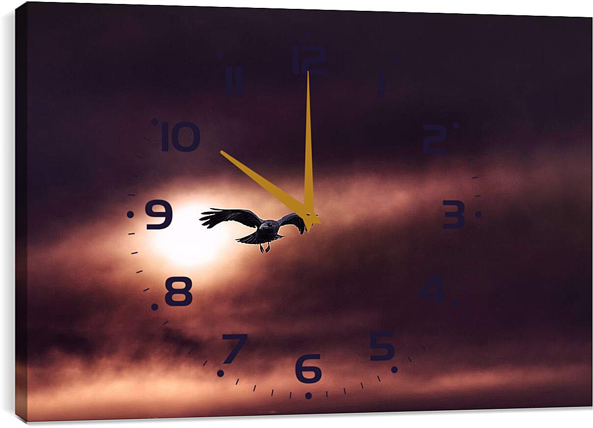 Часы картина - Чёрный ворон на фоне солнца