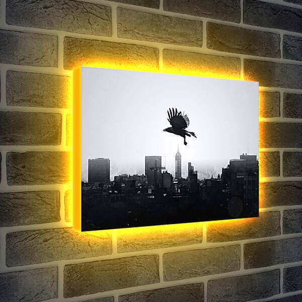 Лайтбокс световая панель - Чёрный ворон в полёте над городом