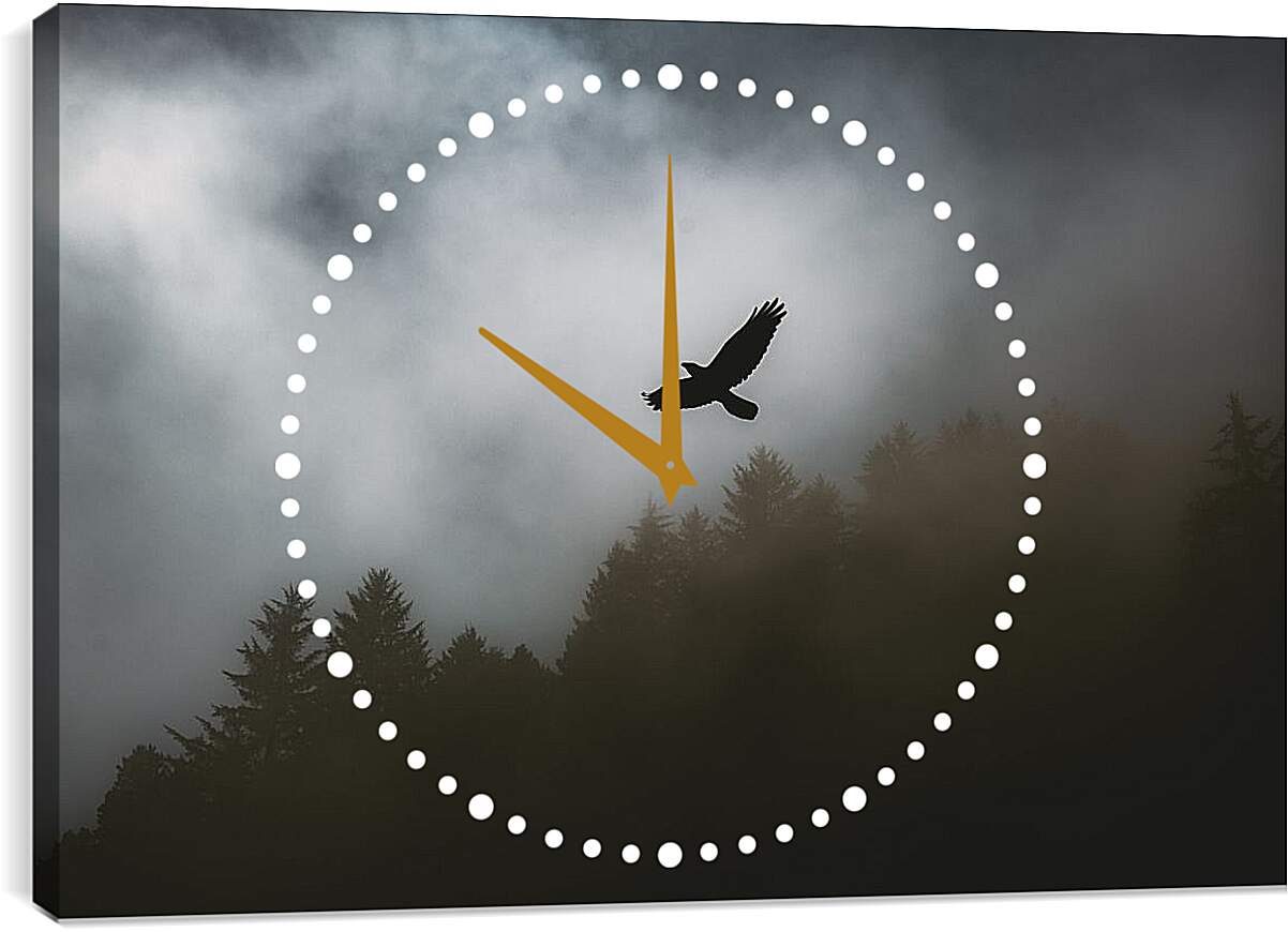 Часы картина - Чёрный ворон в полёте над лесом