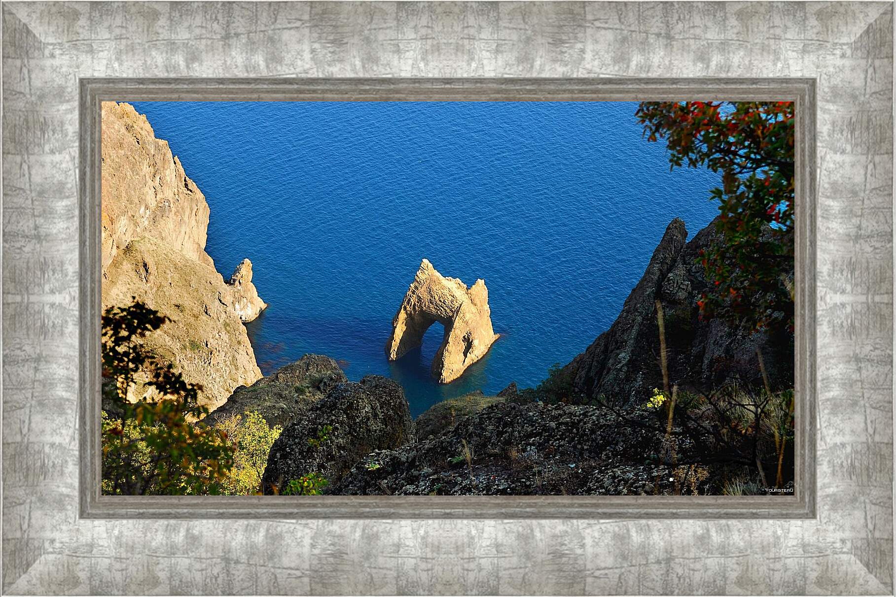 Картина в раме - Золотые Ворота. Крым