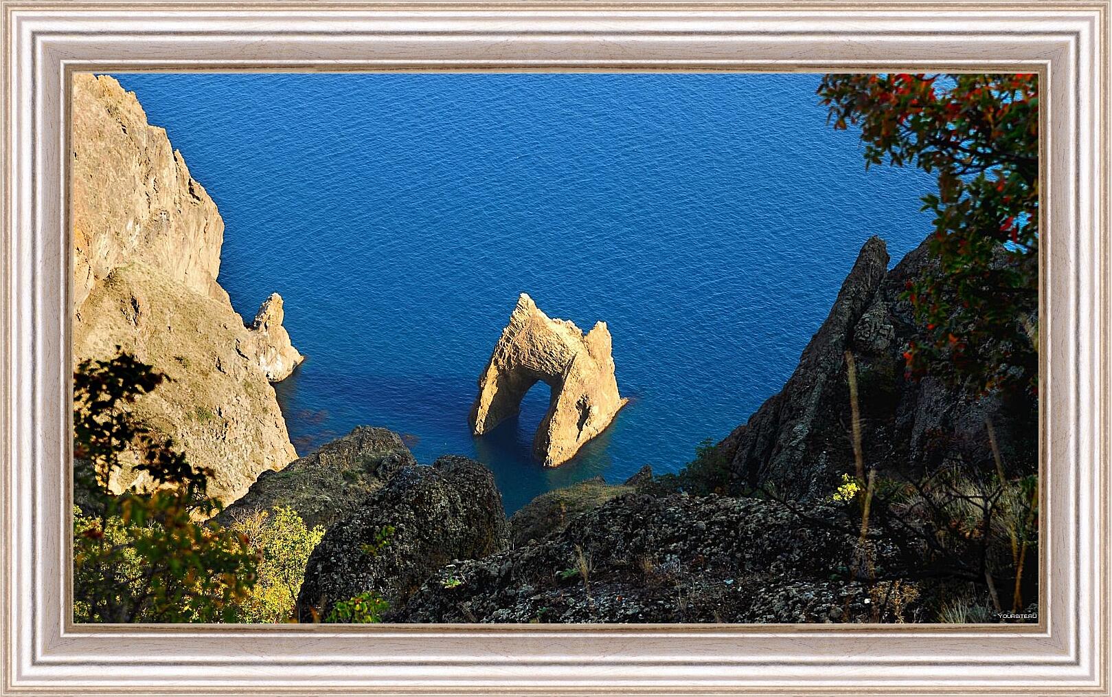Картина в раме - Золотые Ворота. Крым