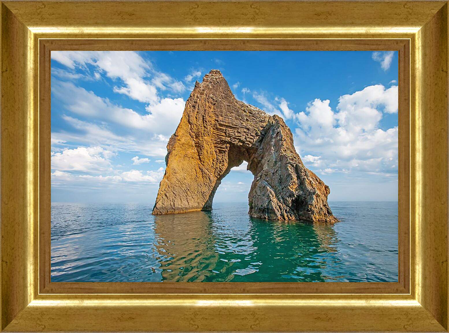 Картина в раме - Скала Золотые Ворота. Крым
