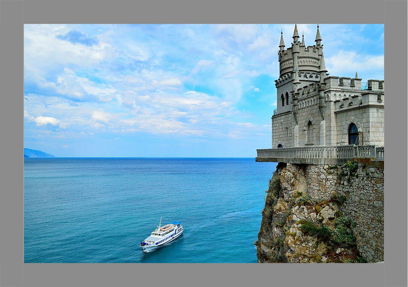 Картина в раме - Ласточкино гнездо. Крым