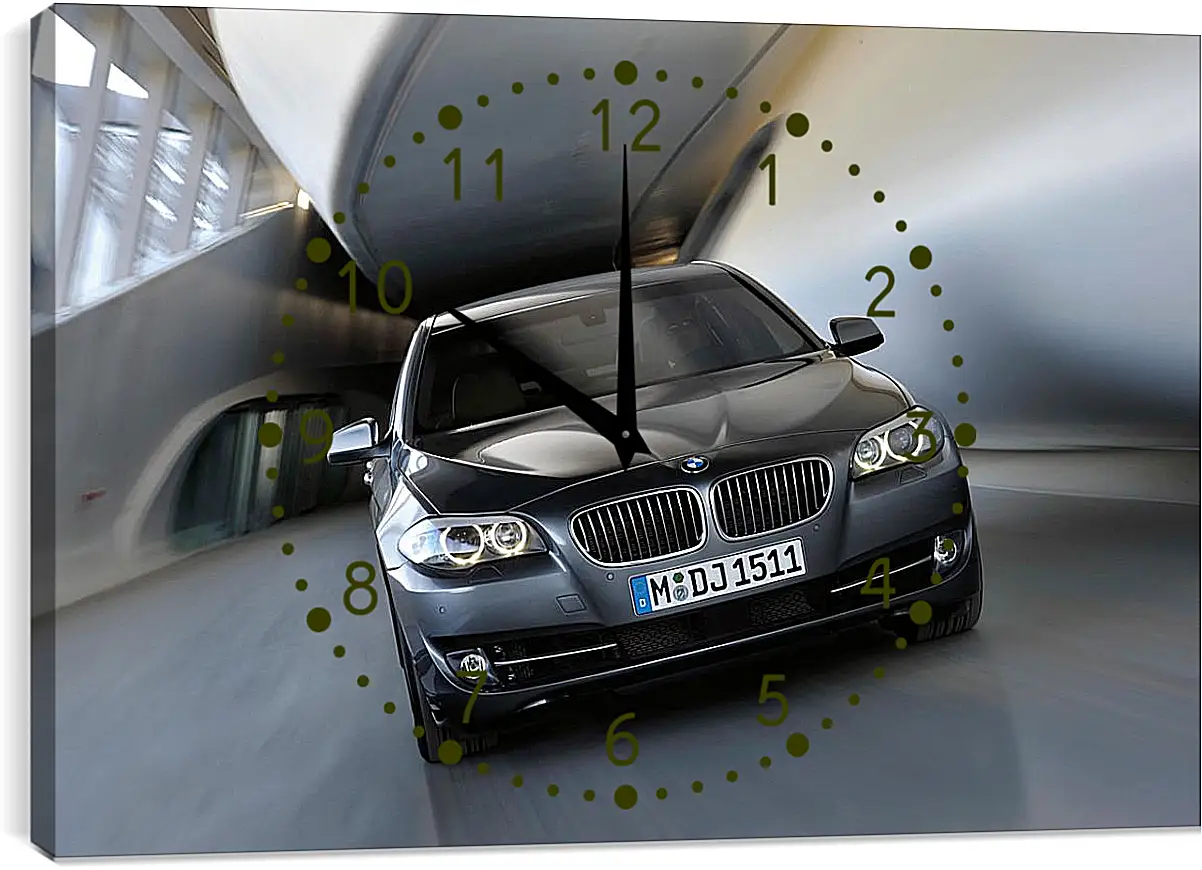 Часы картина - BMW в движении