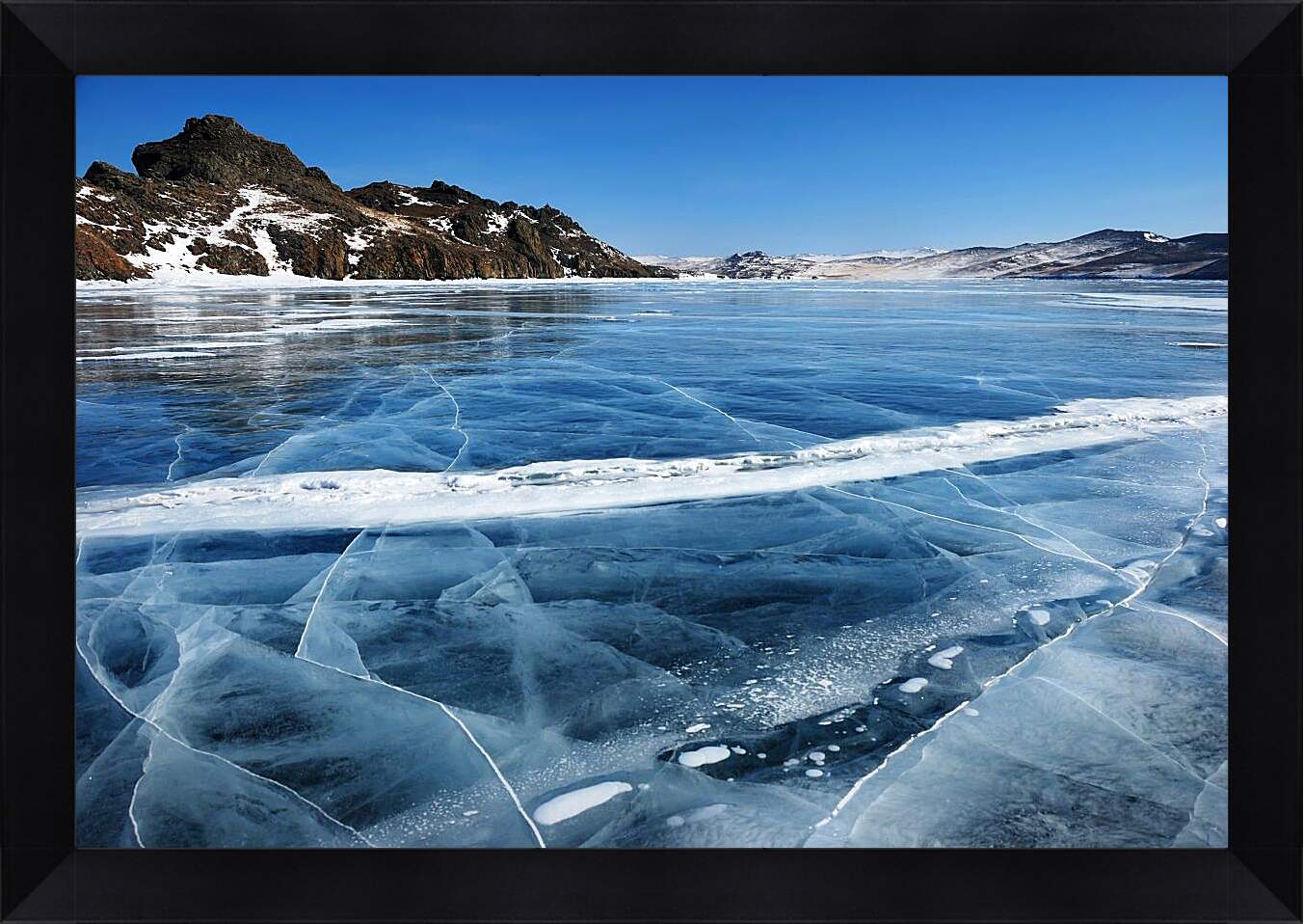 Картина в раме - Замёрзшее озеро. Байкал