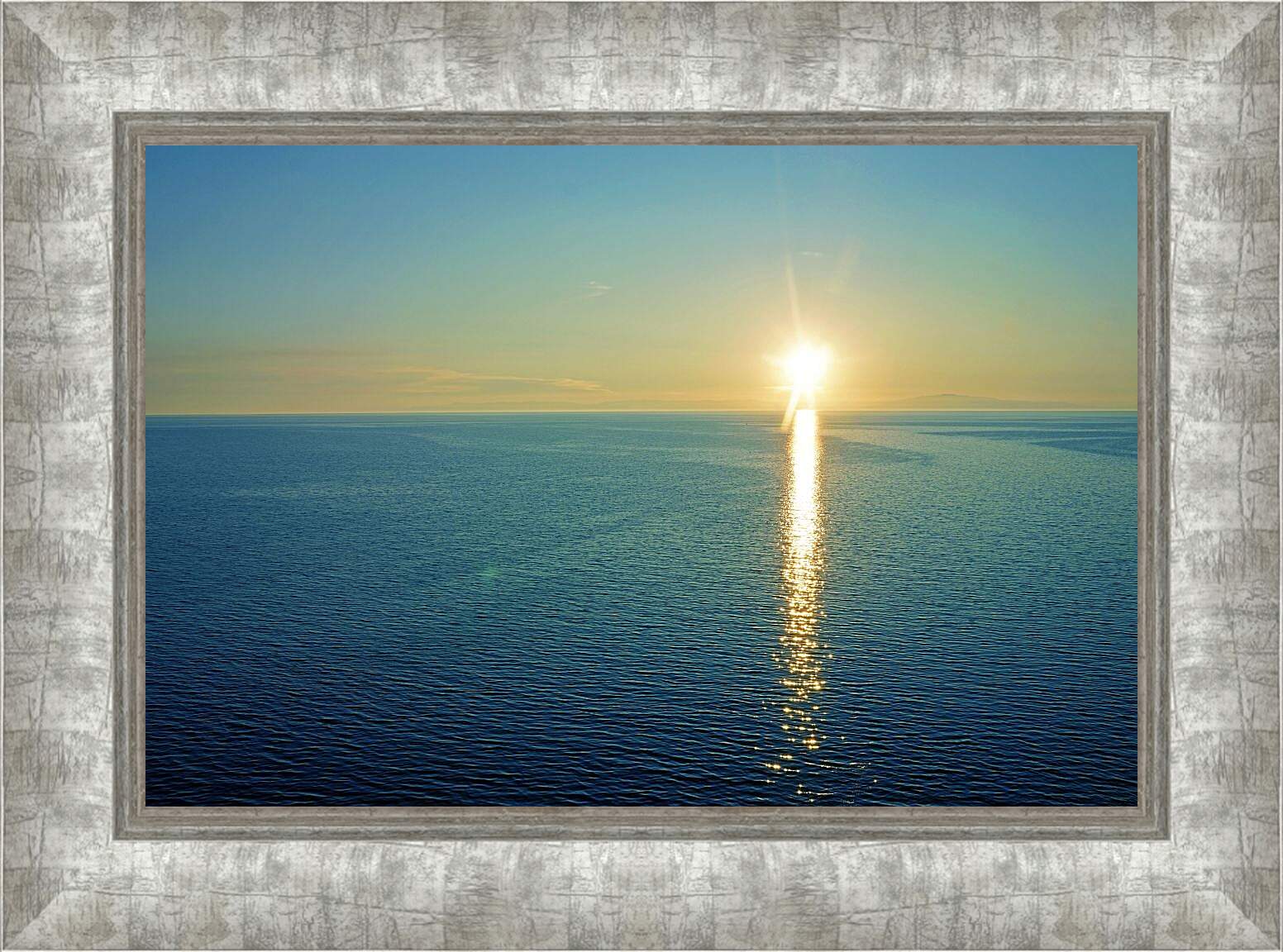 Картина в раме - Красивый закат на озере. Байкал