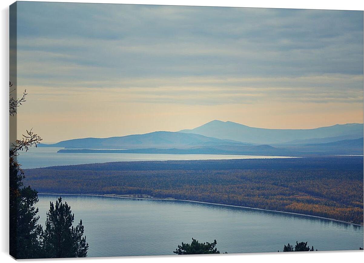Постер и плакат - Лес на фоне гор. Байкал