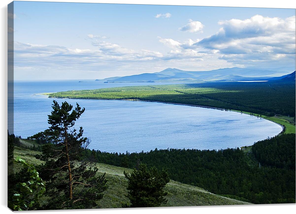 Постер и плакат - Вид на летнее озеро. Байкал