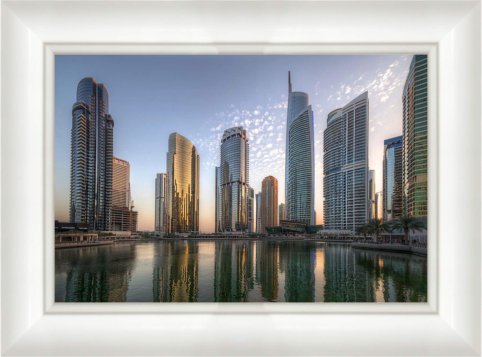 Картина в раме - Отражение небоскрёбов в воде. Дубай