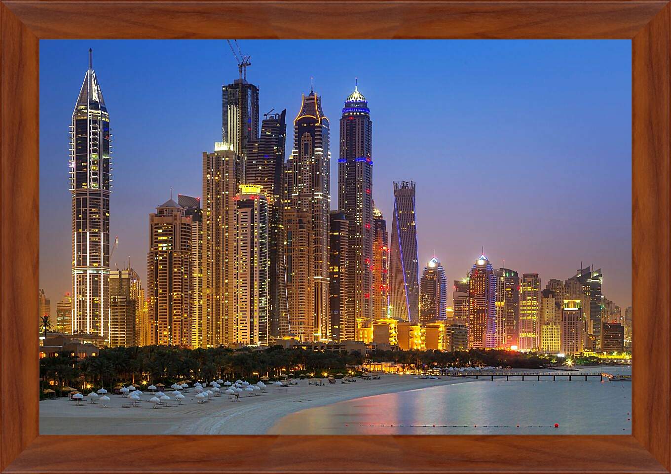 Картина в раме - Пляж недалеко от небоскрёбов. Дубай