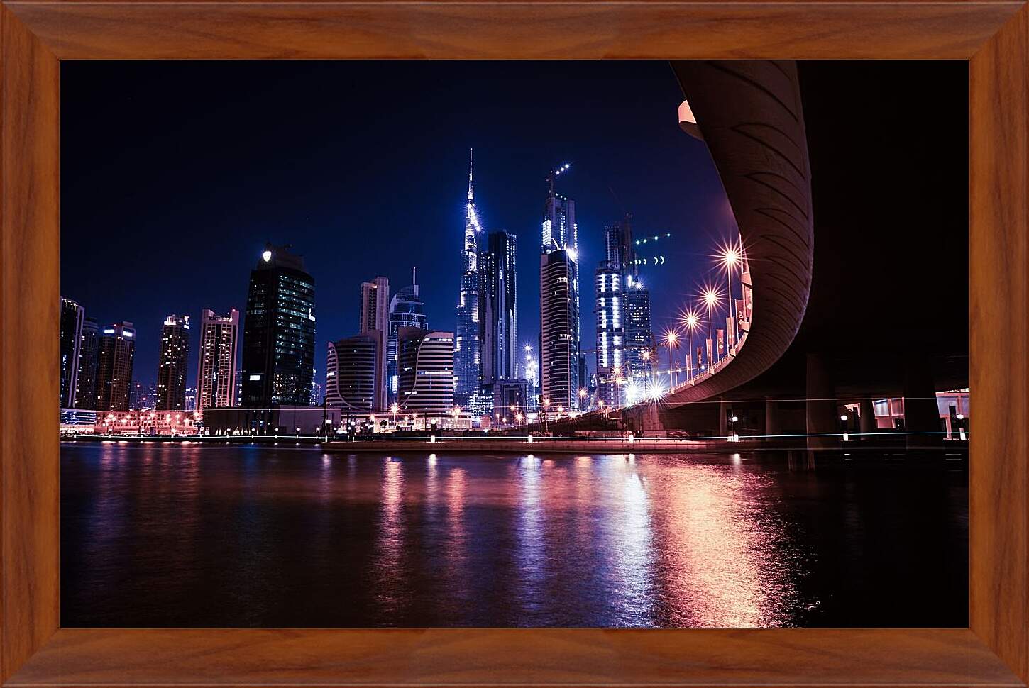 Картина в раме - Набережная на фоне небоскрёбов. Дубай
