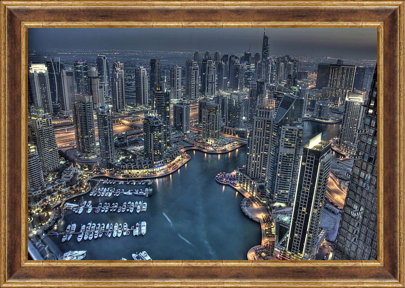 Картина в раме - Вид на ночной город с высоты. Дубай
