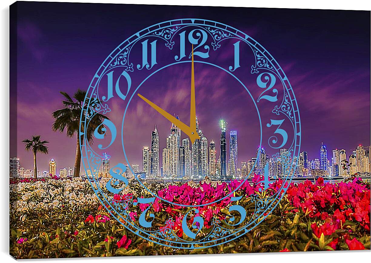 Часы картина - Клумбы цветов на фоне пальм и города. Дубай