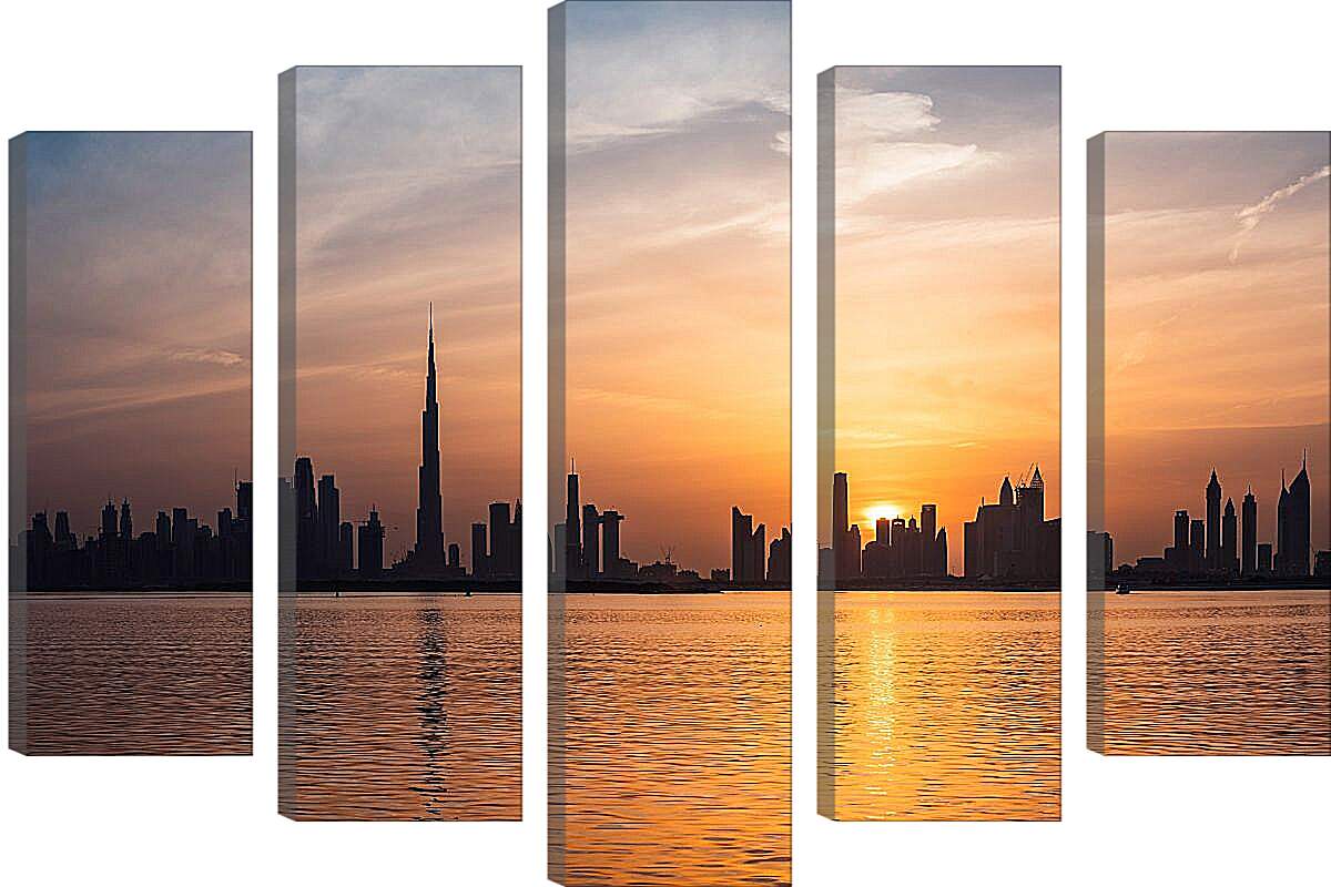 Модульная картина - Вид на вечерний город на отдалении. Дубай