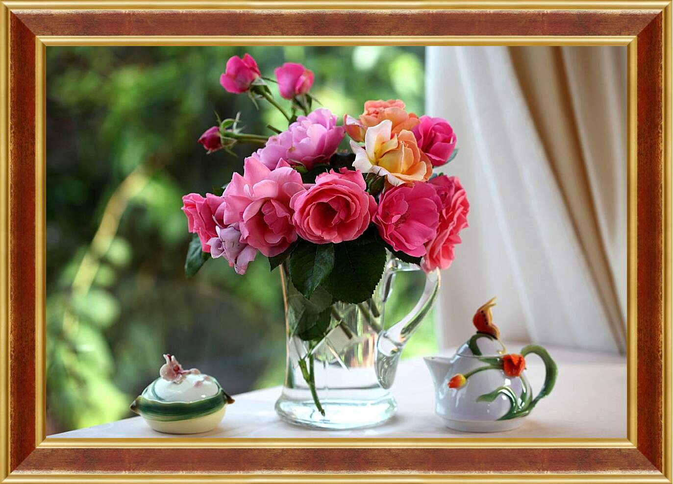 Картина в раме - Розы на столе