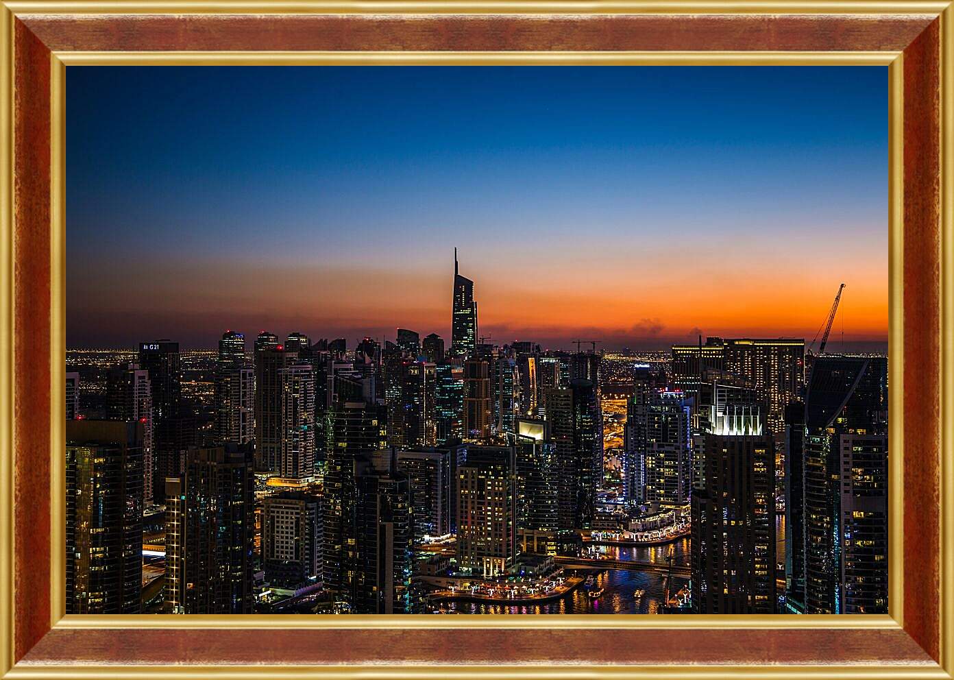 Картина в раме - Закат над городом. Дубай