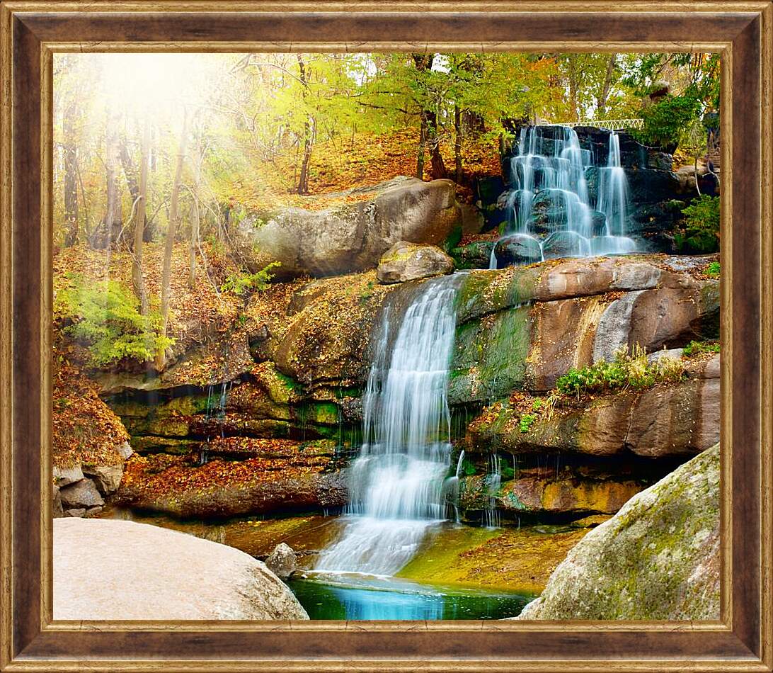 Картина в раме - Водопад осенью