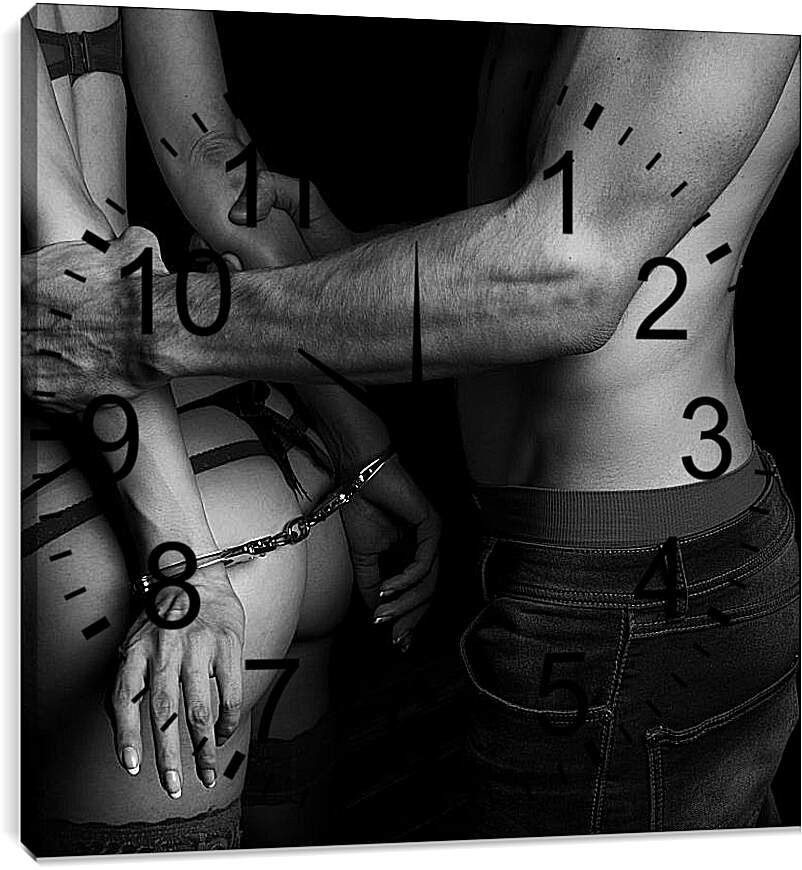 Часы картина - Руки девушки в застегнутых наручниках