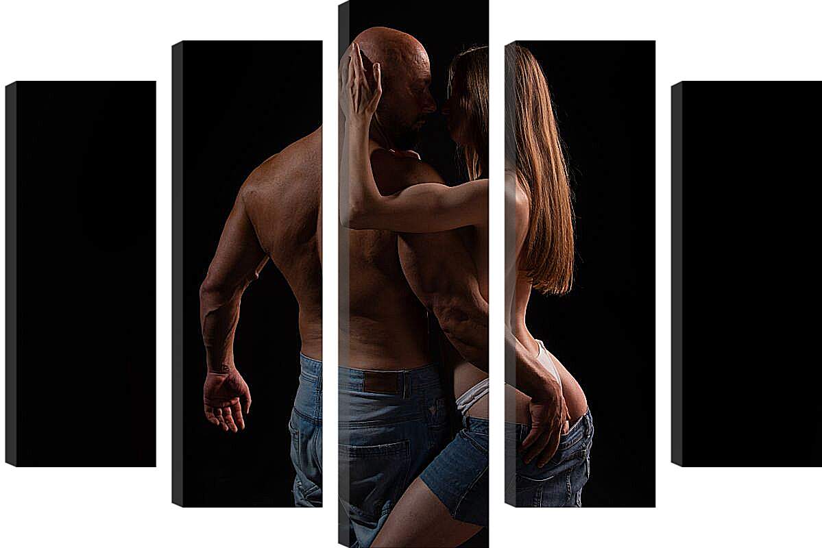 Модульная картина - Мужчина и девушка на чёрном фоне
