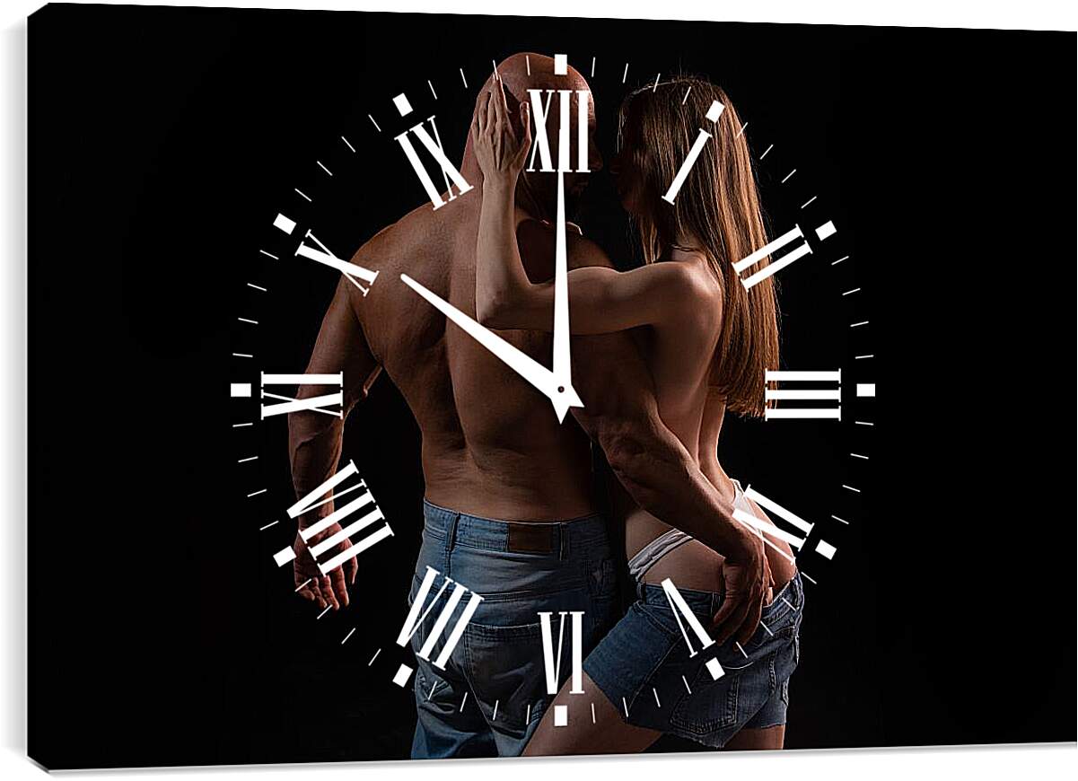 Часы картина - Мужчина и девушка на чёрном фоне