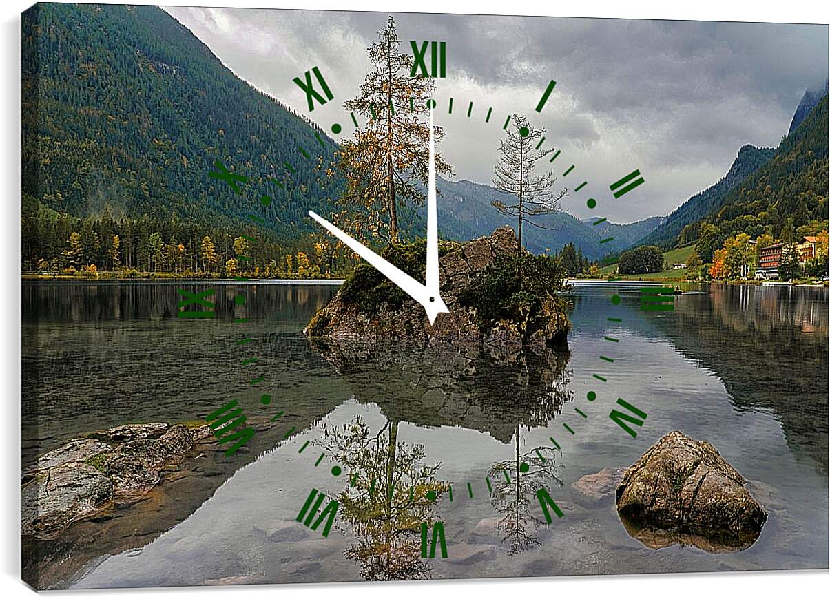 Часы картина - Красивый водоём в центре гор