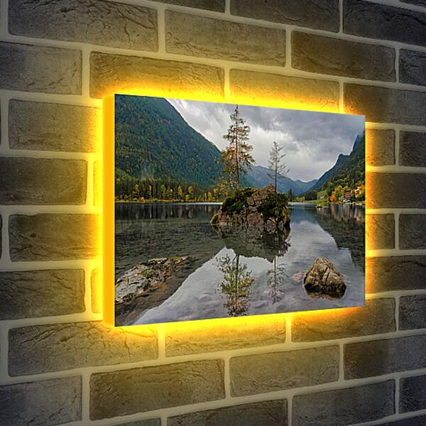 Лайтбокс световая панель - Красивый водоём в центре гор