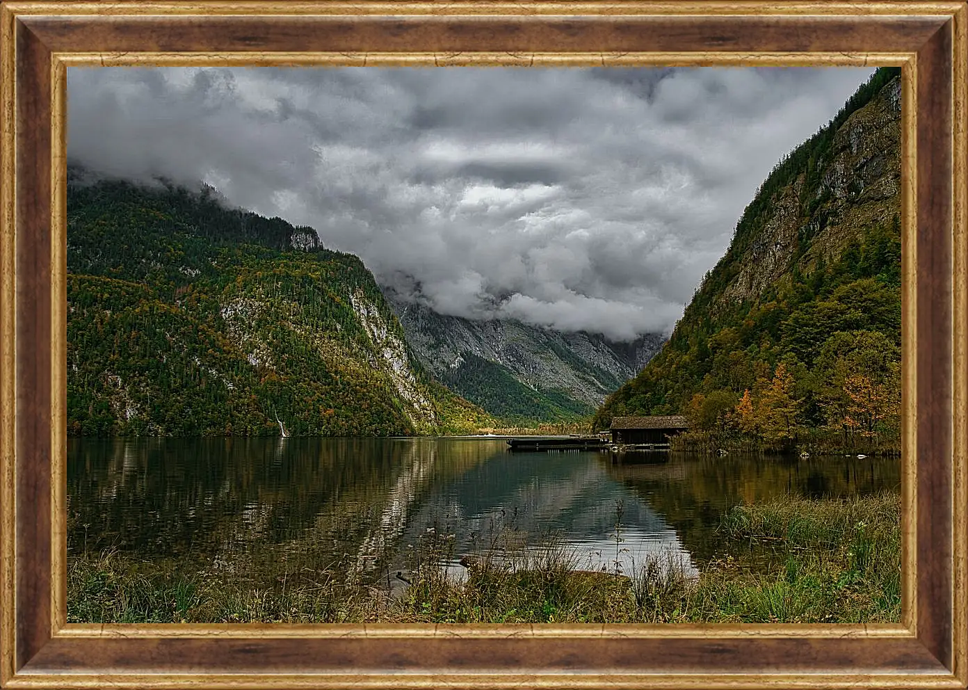 Картина в раме - Белые облака над горами