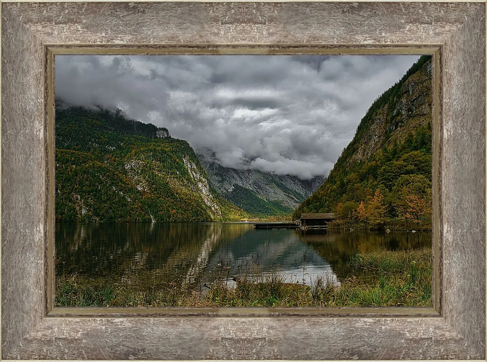 Картина в раме - Белые облака над горами