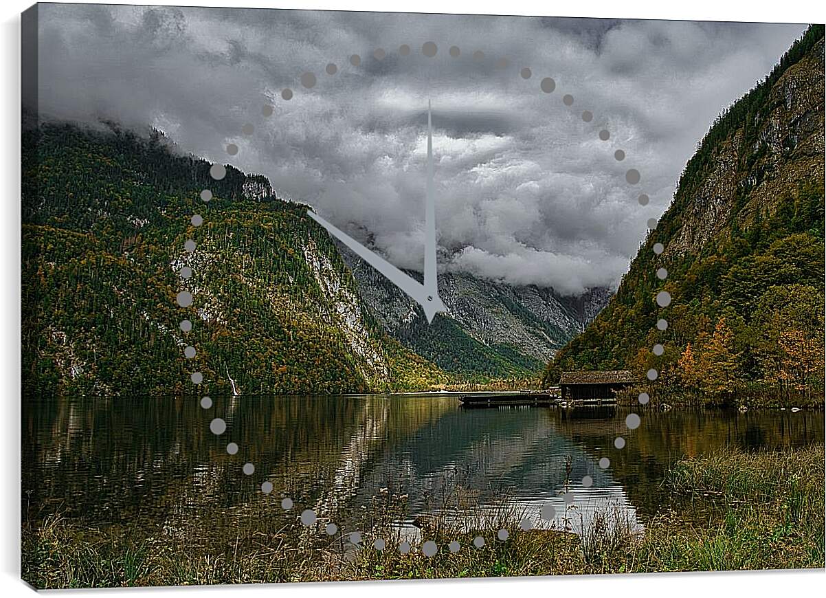 Часы картина - Белые облака над горами