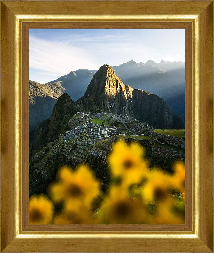 Картина в раме - Горы и лучи солнца