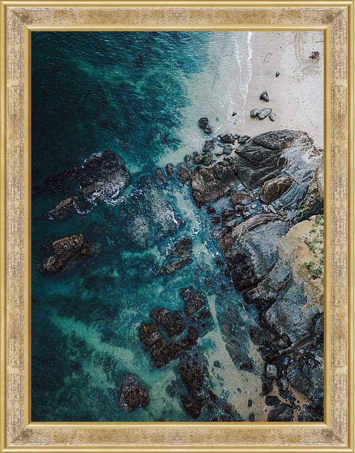 Картина в раме - Скалистый берег на море