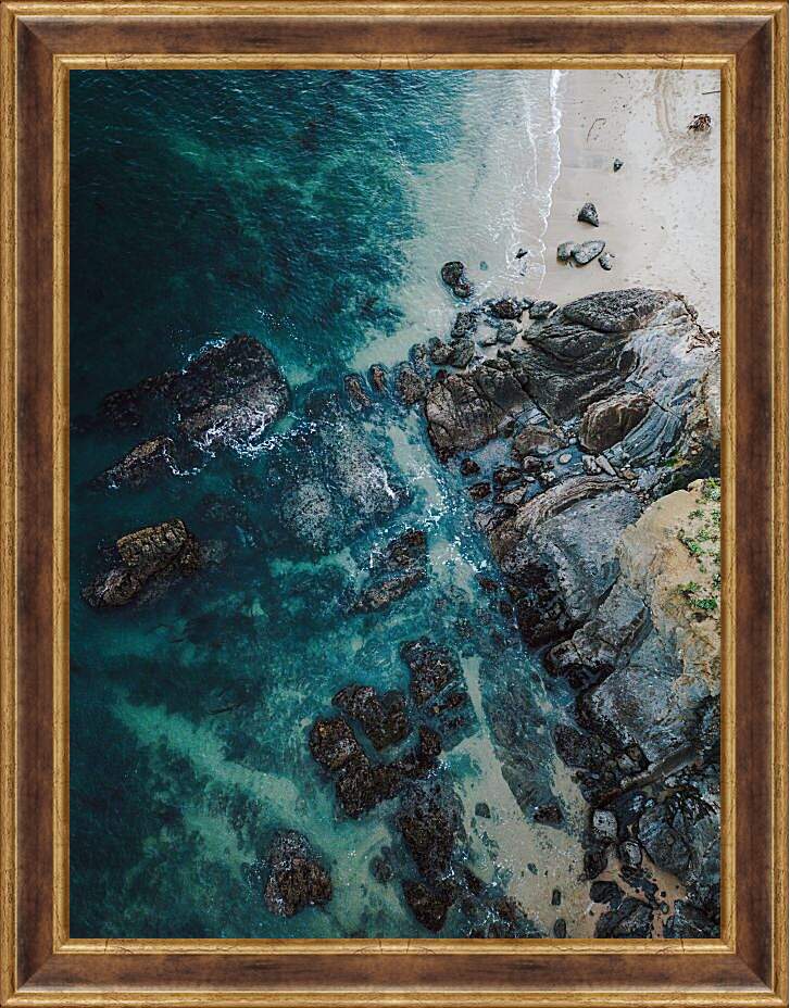 Картина в раме - Скалистый берег на море